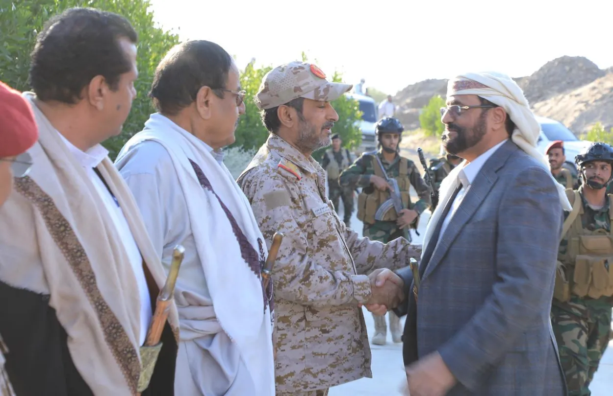 الشيخ العرادة يعود إلى مأرب تزامناً مع تطورات "حضرموت"