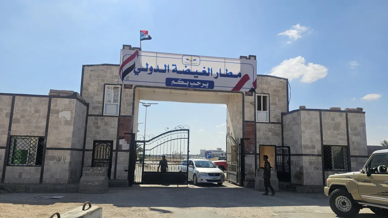 قوات محور الغيظة تنسحب وتسلم مواقعها لقوات الانتقالي دون قتال