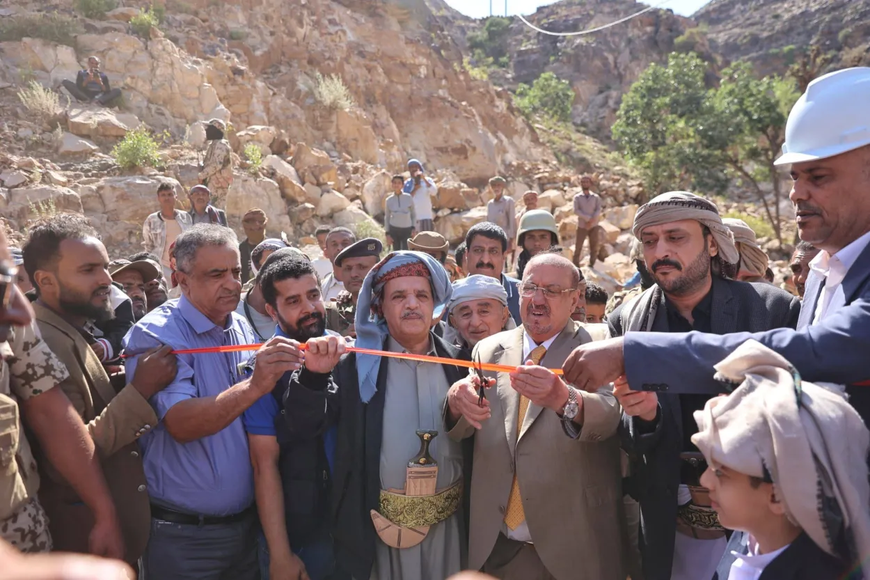 افتتاح مشروع مياه في تعز يثير سخرية وتساؤلات اليمنيين حول امتناع "البركاني" من إدانة أحداث حضرموت