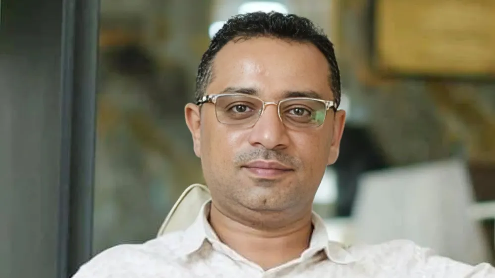 قوات "طارق صالح" تواصل اعتقال الصحفي "النزيلي" وأسرته تبلغ نقابة الصحفيين 