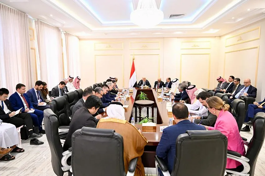 رشاد العليمي يُلمح لدور الإمارات في الأحداث الأخيرة ويؤكد عدم توفير الغطاء السياسي لأي إجراءات أحادية  