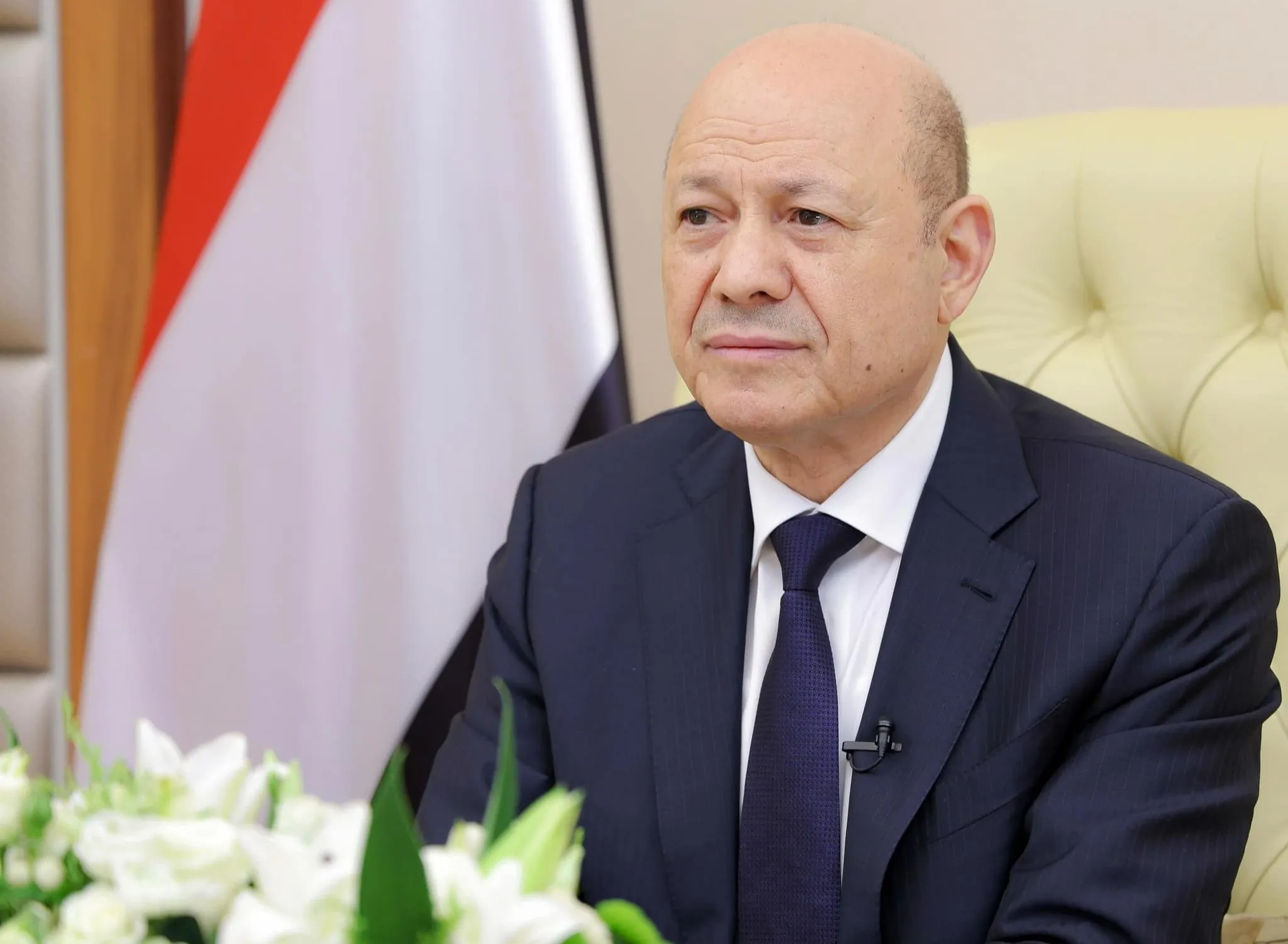 “العليمي” يُحذر ويقول إن تداعيات حضرموت والمهرة تسببت بتعليق “النقد الدولي” لنشاطه 