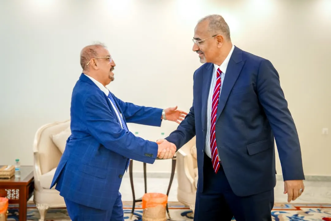 تصفية حساب مع الرئيس.. الزُبيدي يستدعي "البركاني" إلى عدن ويتهم "العليمي" بعرقلة المعركة ضد الحوثيين 