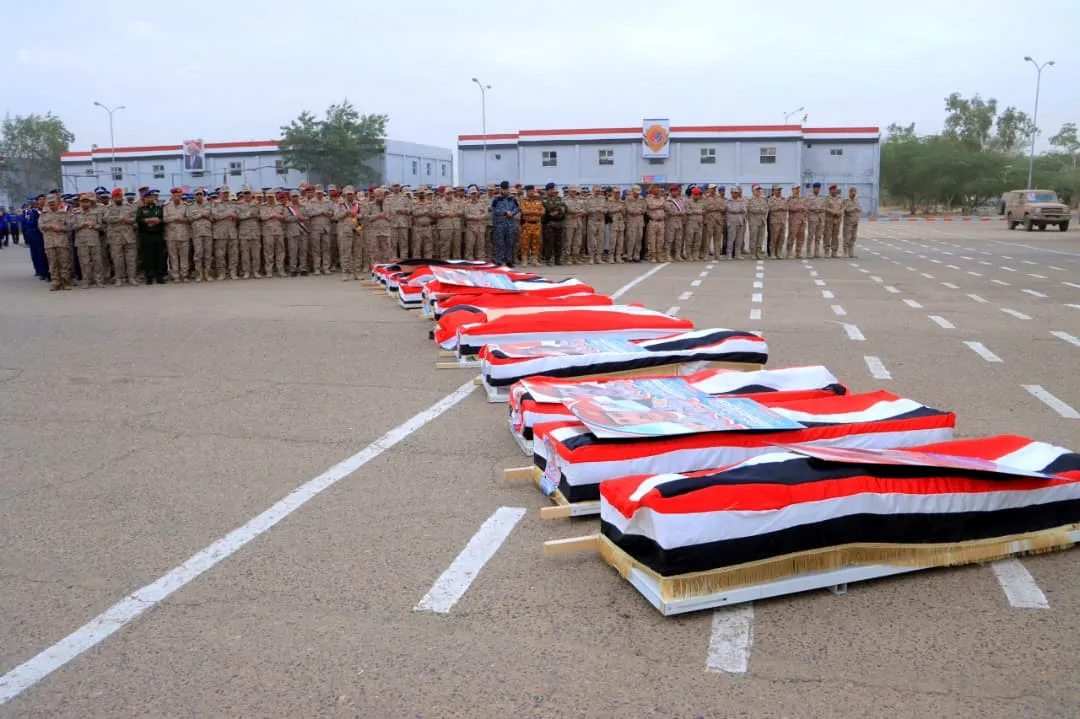 تشييع رسمي وشعبي لشهداء المنطقة العسكرية الأولى الذين قتلتهم ميلشيا الانتقالي