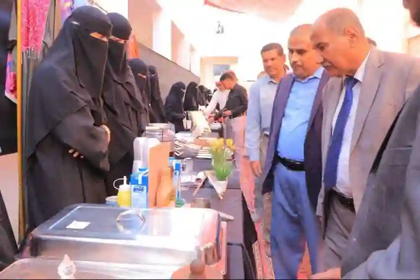 جامعة سيئون تُطلق أول سوق ريادة طلابي بكلية الآداب واللغات