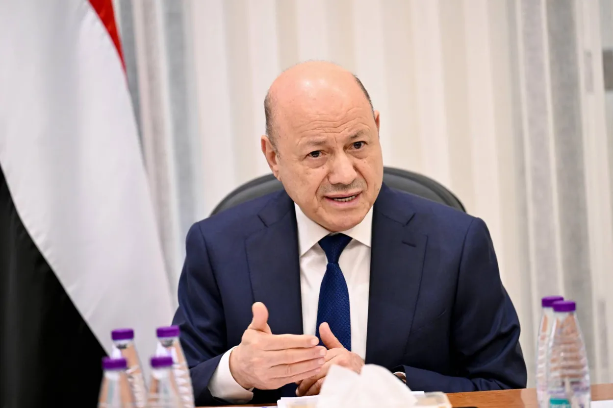 العليمي يحلم بصوت الحكمة داخل الانتقالي بينما الأخير يسير نحو الانفصال